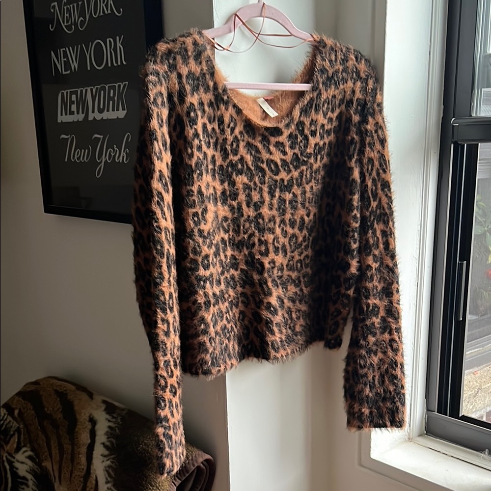NWOT Leopard Print Off-Shoulder Sweater - Picture 4 of 9
